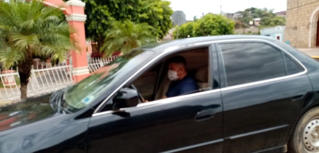 Un policía le quitó las llaves del vehículo a Roberto Amaya, y lo estacionó mientras a los hermanos los atacaban.