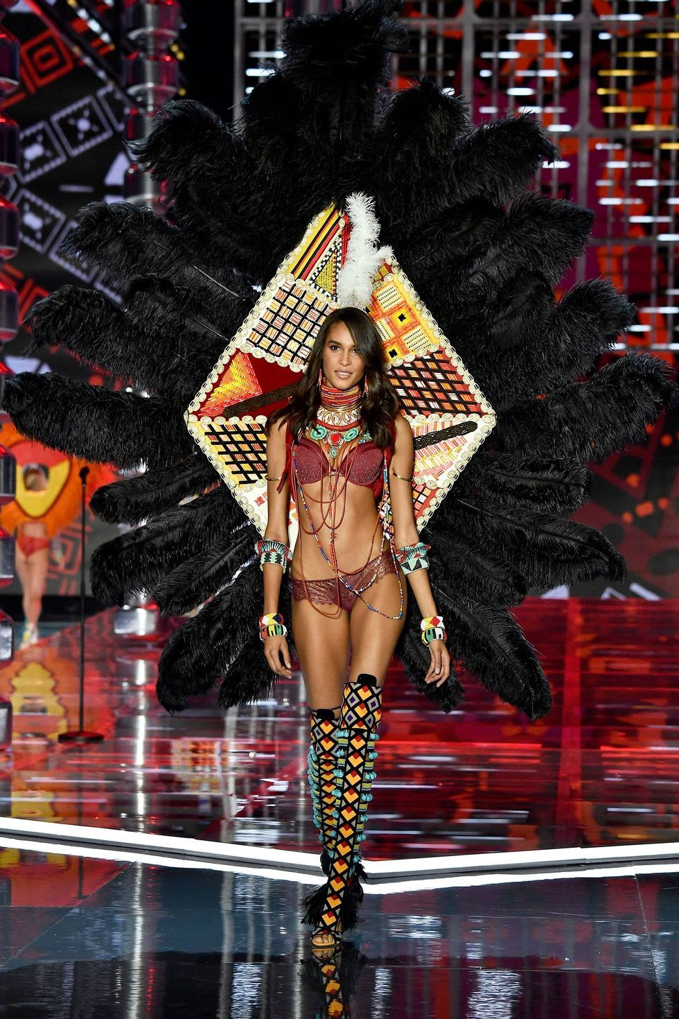 HOT: Victorias Secret Fashion Show 2017 đẹp ngoài sức tưởng tượng, Lais Ribeiro quá lộng lẫy với Fantasy Bra 2 triệu USD - Ảnh 9.