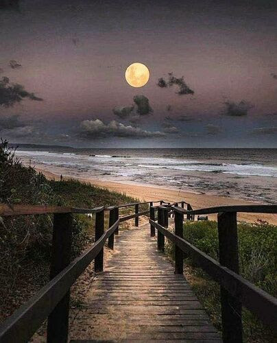 Moon-Beach-walkway