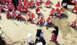 Pakistan: Mosque gives girls lessons in how to behead a person accused of blasphemy