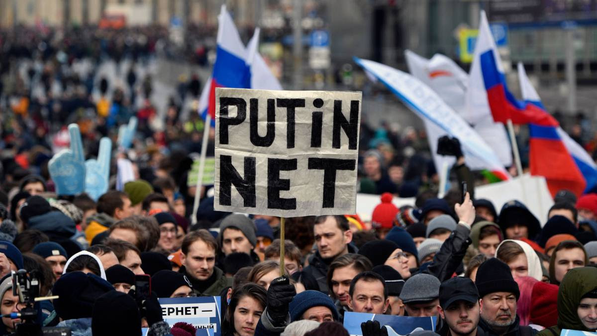 Rusia aprueba la ley que refuerza su capacidad de censura en Internet