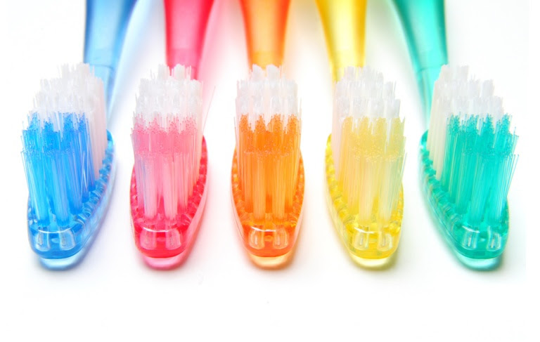 استخدامات مختلفه لفرشاة الاسنان وكيفية تنظيفها 420040