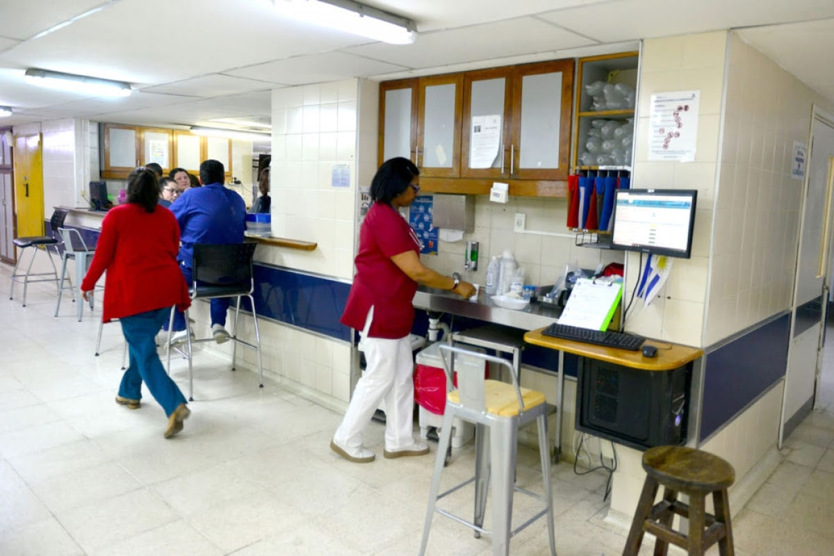 Trabajadores del Hospital Maciel denuncian &quot;desinterés y falta de conducción&quot; de autoridades en la pandemia