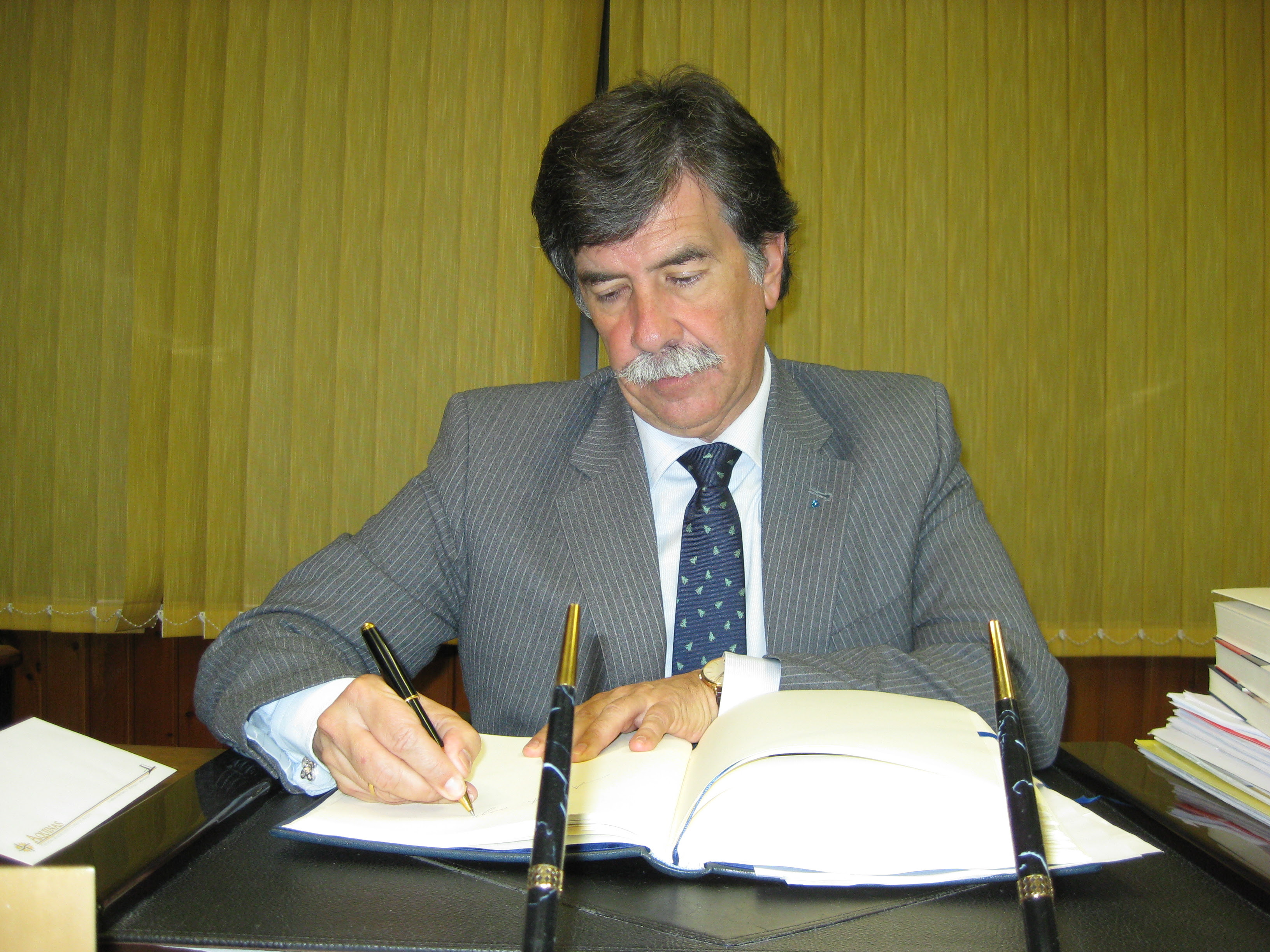 Javier Urra firma Colegio Mayor Aquinas