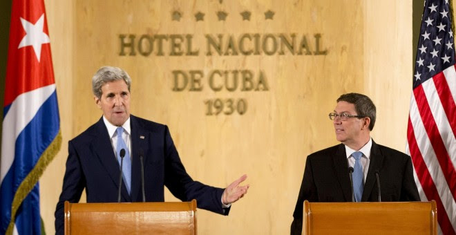 El ministro cubano de Relaciones Exteriores, Bruno Rodríguez y el Secretario de Estado de Estados Unidos, John Kerry.- REUTERS