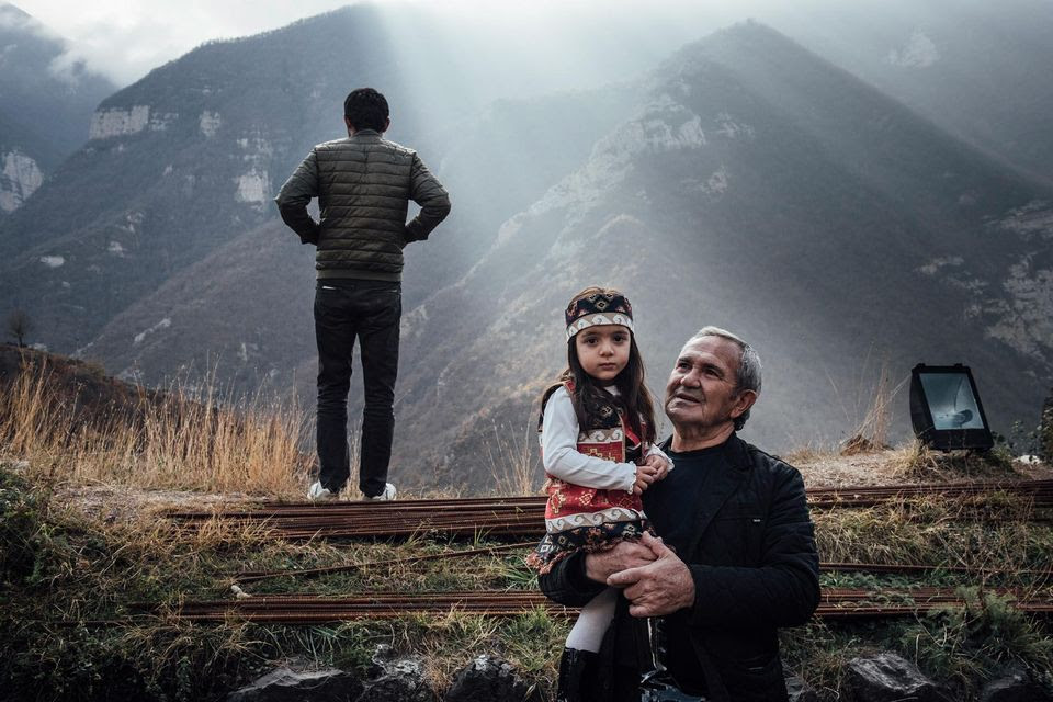 Des familles arméniennes se sont précipitées ces derniers jours au monastère de Dadivank, haut lieu religieux et culturel du Karabakh. 