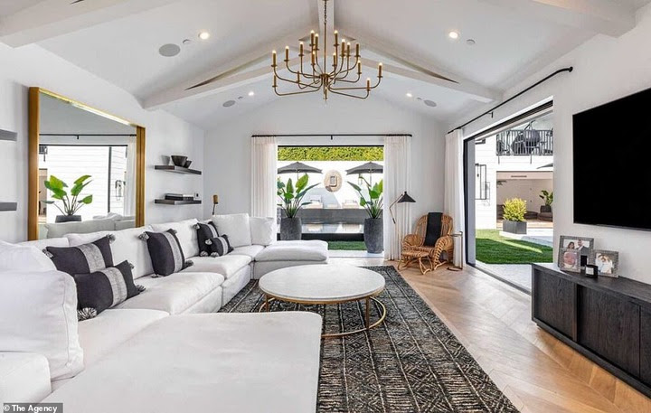 See inside the .8Million Mansion Rihanna just bought in Beverly Hills (photos)