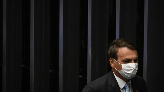 Bolsonaro volta a criticar Coronavac e erra ao dizer que o imunizante não deu certo