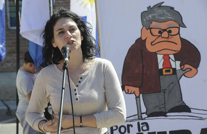 Laura Martínez, vicepresidenta de Fancap, durante el acto en la plaza Pepe D'Elía, en el marco del paro general (15.09.2022).