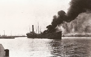 Impresionante foto del buque incendiado en sus primeros momentos. Foto de la pagina web Alicante Vivo