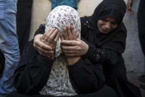 Relatives mourn Palestinian children killed in Israeli airstrike (photo: Wissam Nassar/NYT)