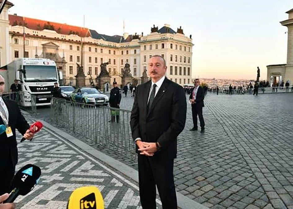 Aliyev : "Les personnes vivant au Karabakh peuvent partir si elles ne veulent pas la citoyenneté azerbaïdjanaise."