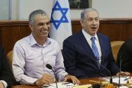 Israeli Prime Minister Binyamin Netanyahu (R) and Finance Minister Moshe Kahlon attend the weekly cabinet meeting in Jerusalem.