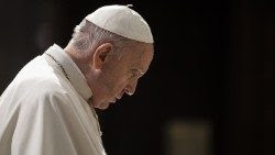 Papa Francesco in preghiera
