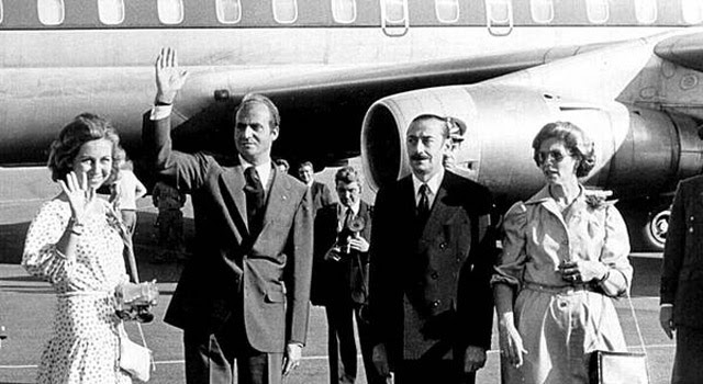 El rey Juan Carlos y la reina Sofía, con Videla.