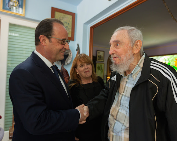 Presidente francés visita a Fidel Castro en La Habana. Foto: Alex Castro