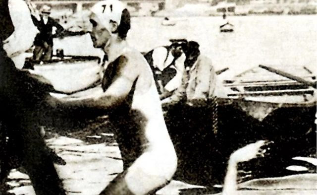 Nadadores em rio