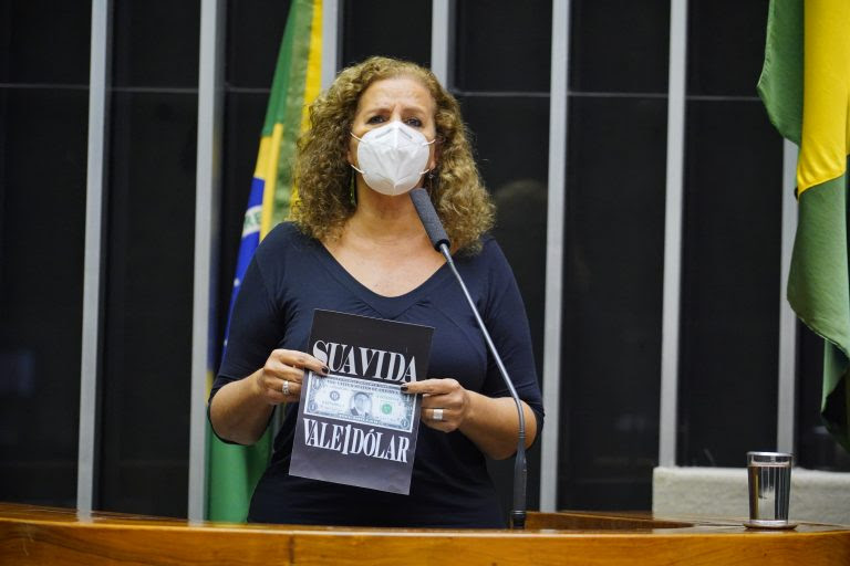 Deputada Jandira Feghali discursa no Plenário da Câmara