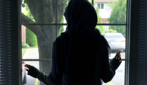 Switzerland: Muslima screaming ‘Allahu akbar’ tries to cut two women’s throats, wishes she’d done it better