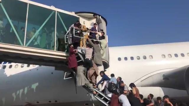  Pessoas caem de avião dos EUA ao tentarem fugir do Afeganistão