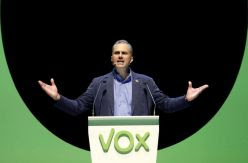 De campaña con Vox en Extremadura: argumentos contra el voto útil obviando el problema del tren o el paro