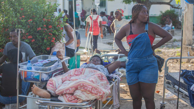 Número de mortos por terremoto no Haiti passa de 1.200; equipes buscam sobreviventes