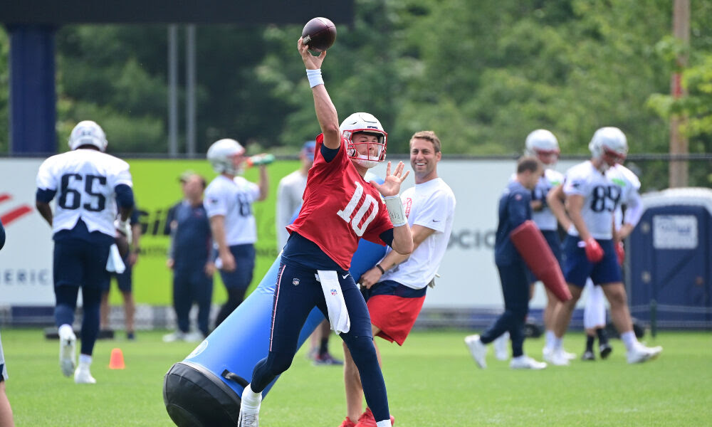 Mac Jones throws a pass during Patriots minicamp