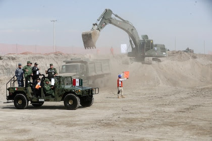 Una de las obras simbólicas que AMLO ha encargado a los militares es la construcción de un aeropuerto en Santa Lucía, Estado de México (Foto: Presidencia/ Cuartoscuro)