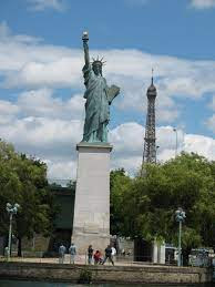 File:Statue of Liberty on the Île aux Cygnes.JPG - Wikimedia Commons