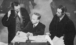 Ferencz, sentado durante el juicio. /MUSEO DEL HOLOCAUSTO (EE UU)