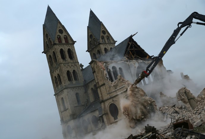 igreja destruida