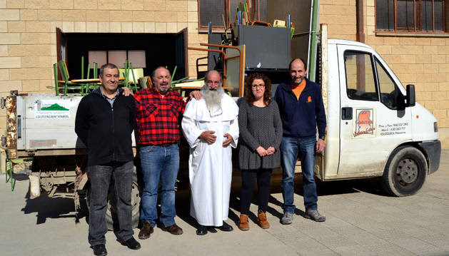 Fernando Ezquerro, conserje de colegio; Manuel Terés, alcalde de Andosilla; el dominico Pablo Zabala; Amaia Ágreda, directora del centro y Jesús Javier Gadín Zabala, sobrino del religioso.