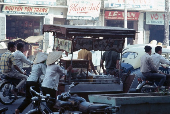 Saigon 1968 - Xe mì trên phố Lê Lợi