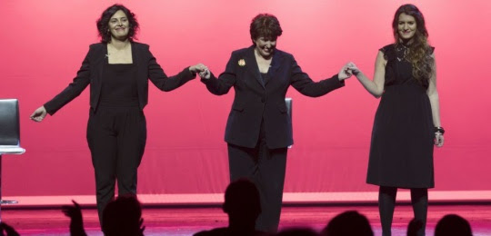 Marlène Schiappa, Roselyne Bachelot et Myriam El Khomri interprètent "Les Monologues du vagin" d'Eve Ensler au théâtre Bobino à Paris le 7 mars 2018. 