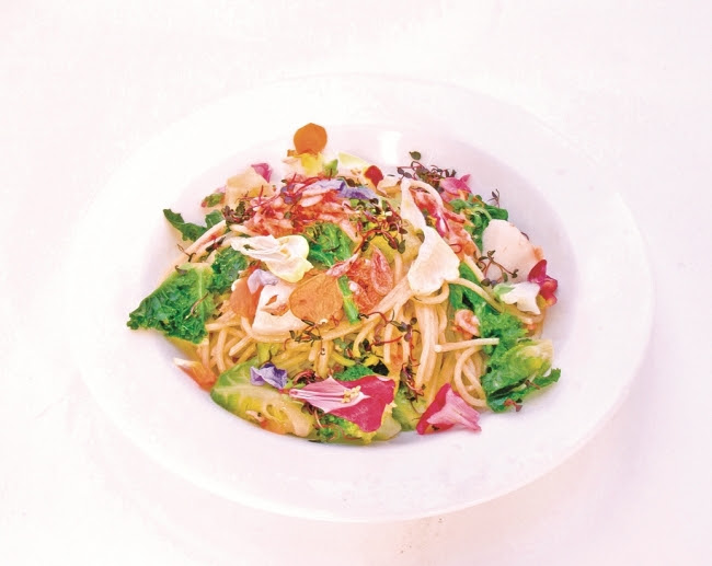 ●麗のお野菜と食用花、
シラスのペペロンチーノ 1,566(税込)