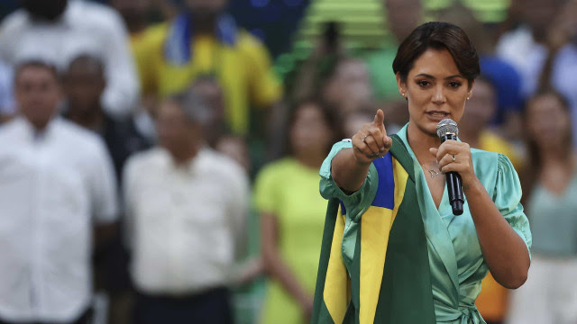 TSE suspende propaganda de Bolsonaro com Michelle de protagonista