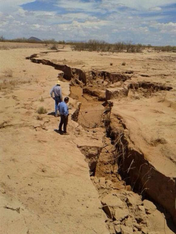 Earth Is Opening Up!  Latest Huge Crack Found In Mexico (Photos and Videos)
