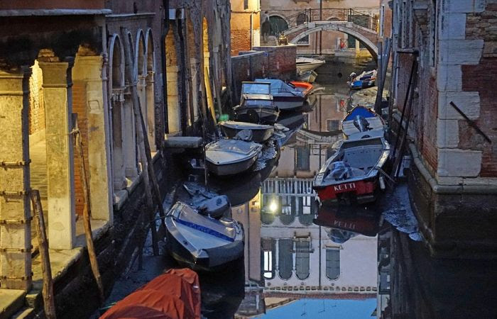 venice_canal_06