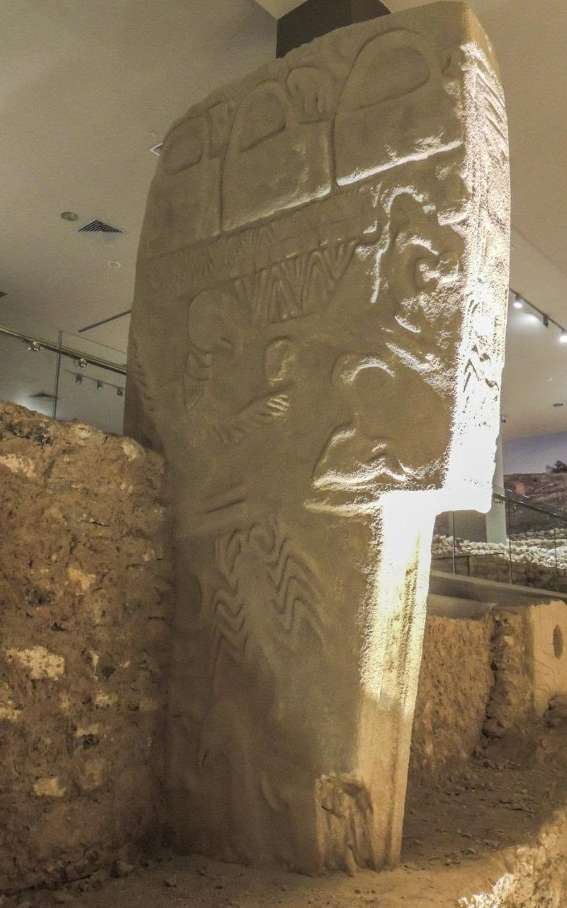 Réplica-de-pilar-43-the-Vulture-pedra-em-Gobekli-Tepe-Sanliurfa-Museu-Turquia-crédito-Alistair-Coombs-xlarge trans NvBQzQNjv4BqImq0gSBkzcH -jHFXstKOOPHi e1tpOIk75CAYQiDp0