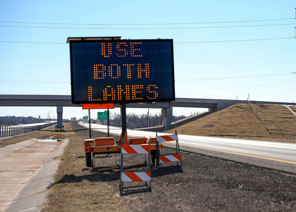 Zipper merge sign "Use Both Lanes" 