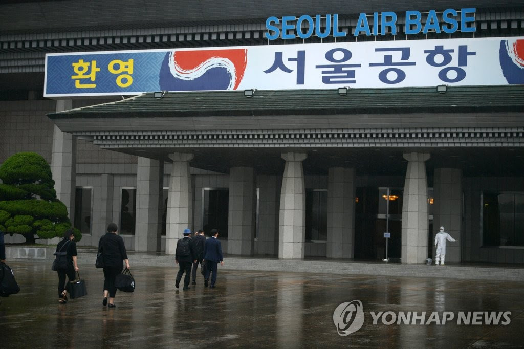 서울공항 도착한 봉환유해인수단