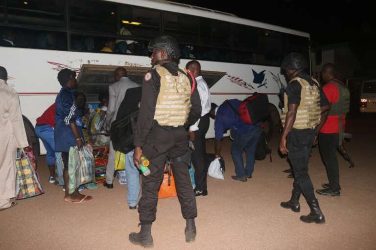 Le 31 août 2017, les prisonniers anglophones libérés sont embarqués sous escorte dans un bus pour Buéa et Bamenda, où ils avaient été interpellés huit mois plus tôt.