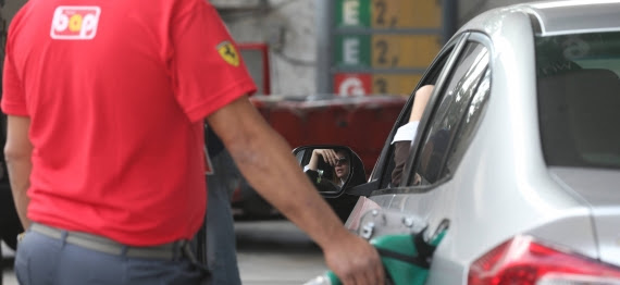 Preço da gasolina cai pela primeira vez em quatro meses, diz ANP