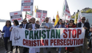 Pakistan: Muslim slaps Christian and drags her into street for calling out to a relative using his Christian name