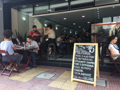Pop Vegan: buffet no almoço e pizzaria à noite