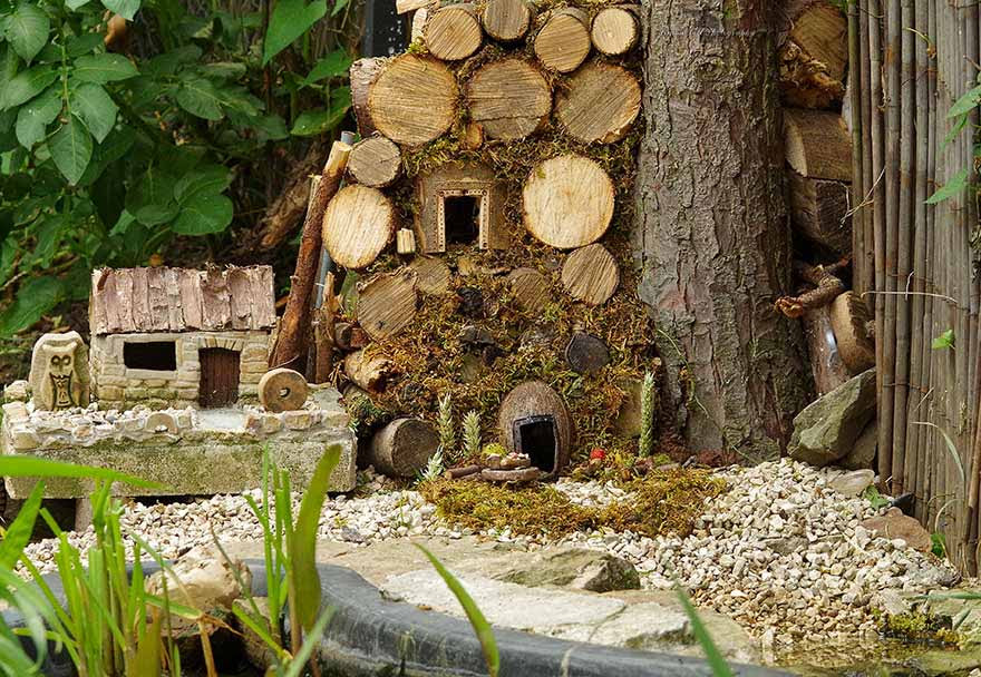 Photographer Builds A Tiny Village For A Mouse He Found In His Yard Photographer Builds A Tiny Village For A Mouse He Found In His Yard
