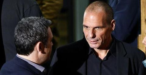 El nuevo ministro griego de Finanzas, Yanis Varoufakis, con el flamante primer ministro Alexis Tsipras. REUTERS/E.P.