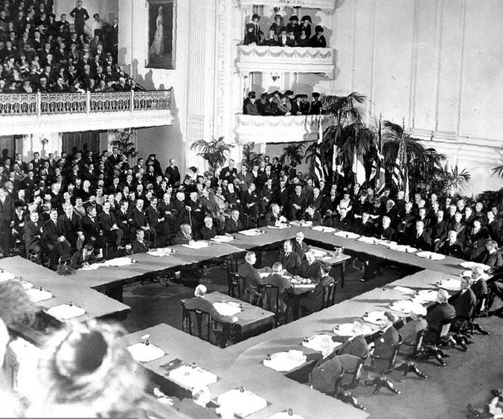 Tratatul de la Trianon (4 iunie 1920) - foto preluat de pe cersipamantromanesc.wordpress.com