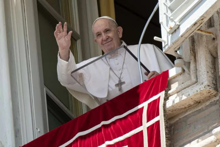 Pope Francis greets pilgrims at his Angelus address June 7, 2020. Credit: Vatican Media/CNA.