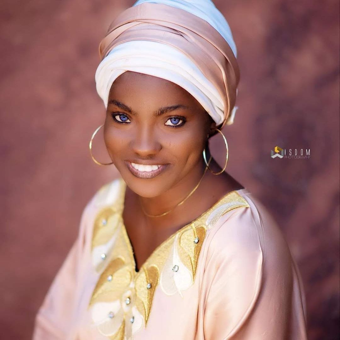 Blue-eyed Kwara woman makes peace with her husband as they team up for a lovely photo shoot